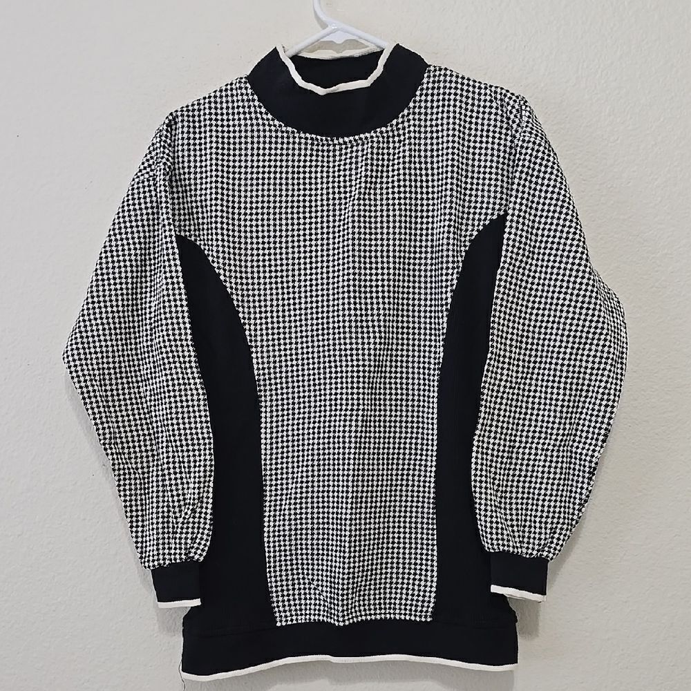 - Gitano Black and White Turtleneck Sweater with‎ Elegant Design M